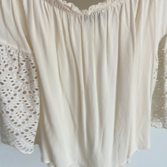 Ivory off the shoulder blouse - Picture 5 of 6